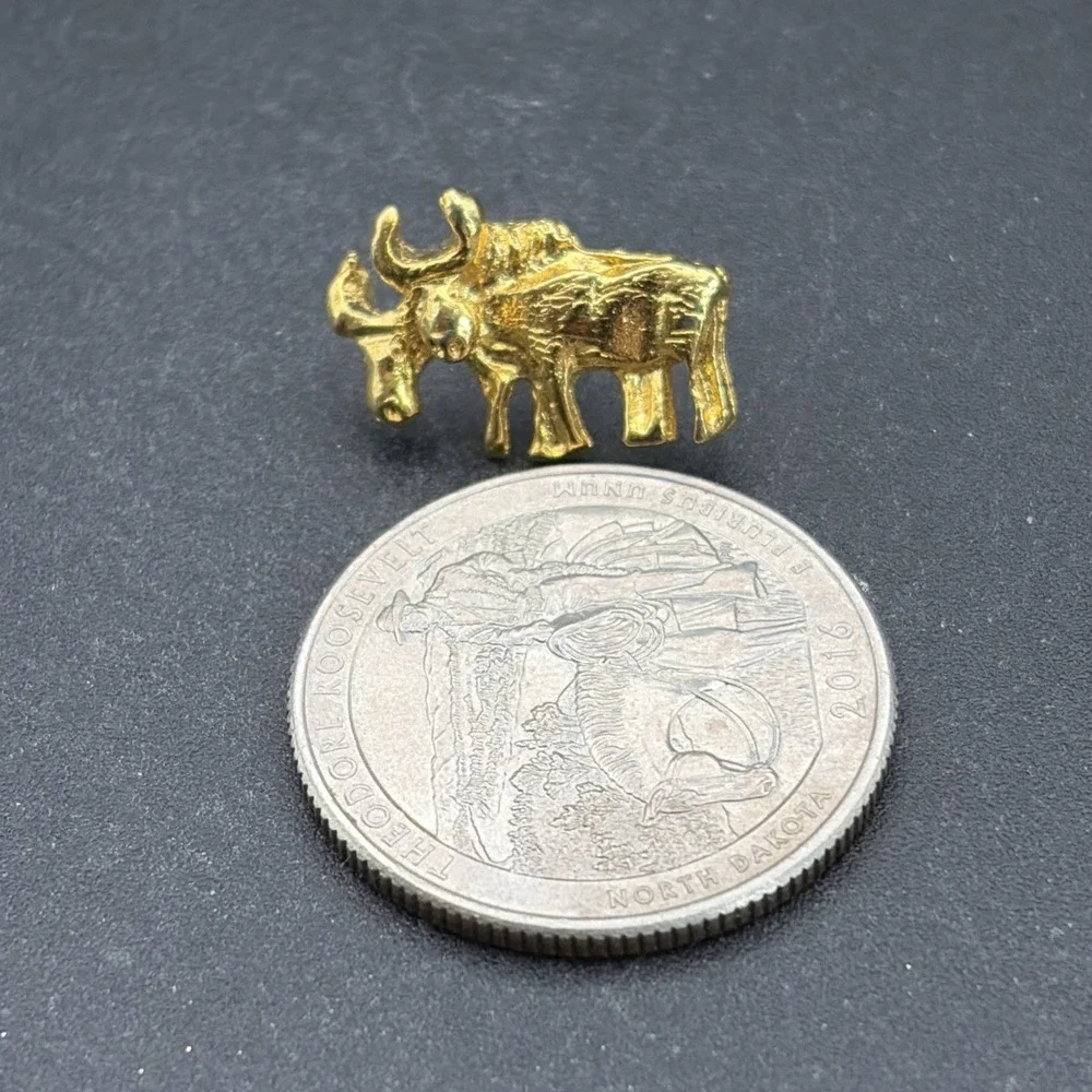 Two Ox Oxen Gold Tone Tiny Lapel Hat‎ Pin